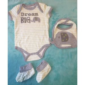 Green/white Buster Brown onesie set elephant theme